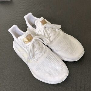 Women’s Adidas Swift Run Shoes Size 8